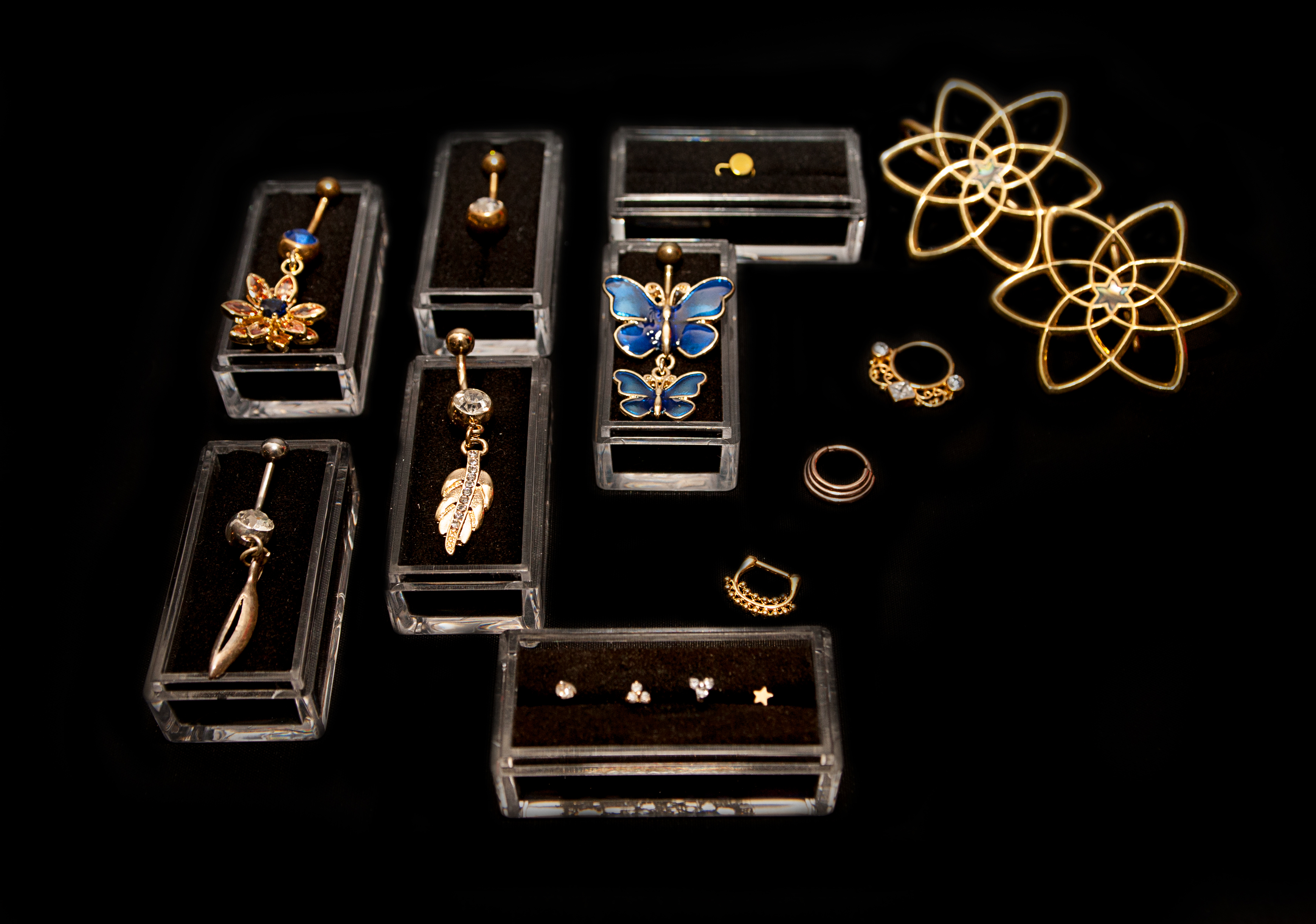 Goldener Piercingschmuck Tattoostudio Mettmann