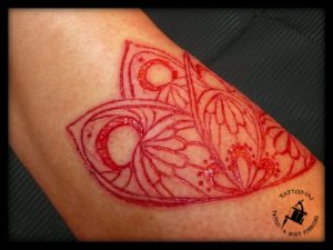 Scarification ohne Inkrubbing Paisleymuster