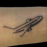Kleines Blackworktattoo Flugzeug Microtattoo Blackworktattoo Flugzeug