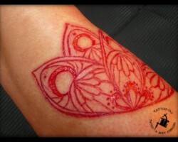 Scarification ohne Inkrubbing Paisleymuster