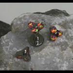 High-End Quality. Hochpoliertes ASTM zertifiziertes Titan F-136 mit schillernden Opalen in Prongfassung. Mehr geht fast gar nicht.... Piercing-Schmuck Labret mir Trinity Opalaufsatz