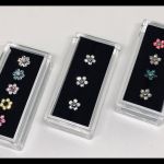 Für Piercings mit Innengewinde:Blumen Flower Bling-Bling und Opal Piercing-Aufsätze für Piercings und Dermalanchor Blumen Flower Bling-Bling Piercing-Aufsätze für Piercings und Dermalanchor