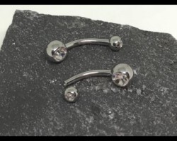 High-End-Quality Bauchnabelpiercing mit Innengewinde und je 2 Swarovski Kristallzirkonen