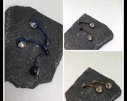 Farbig anodisierter Piercingschmuck für Bauchnabelpiercing