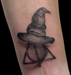 Sprechender Hut Tattoo